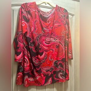 Woman’s Large 3/4 sleeve shirt